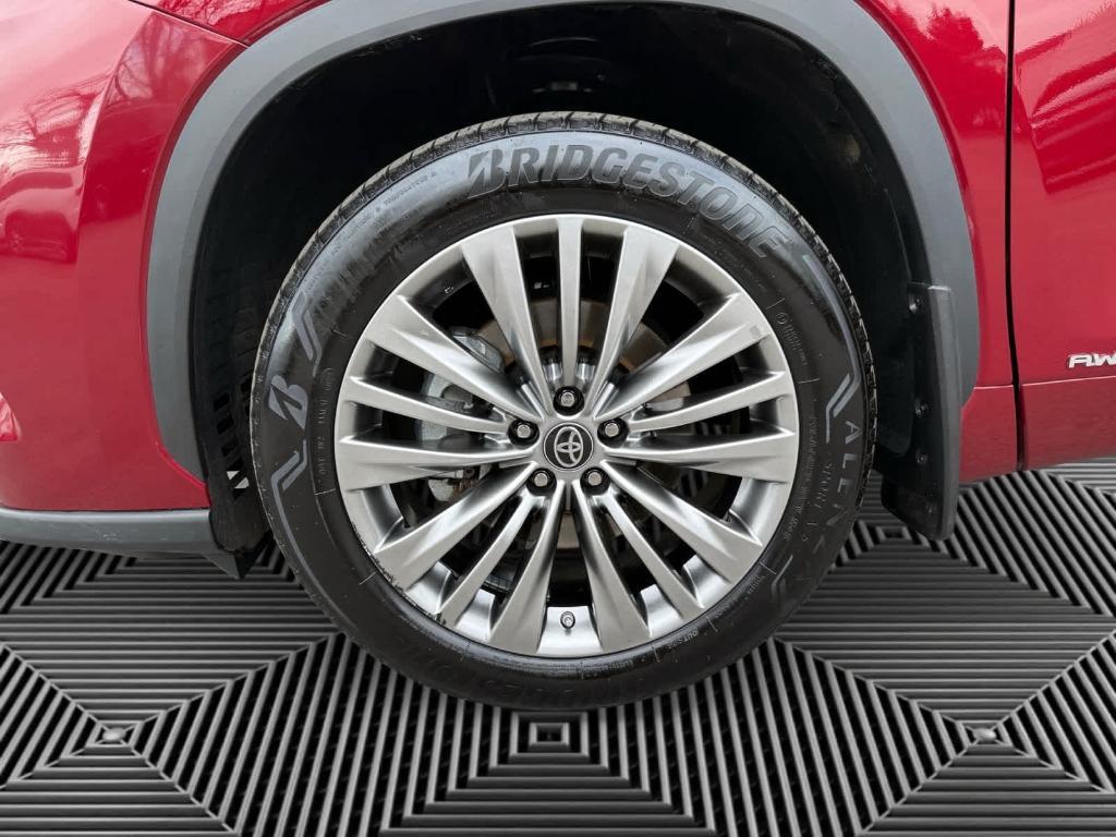 used 2024 Toyota Highlander Hybrid car, priced at $48,995