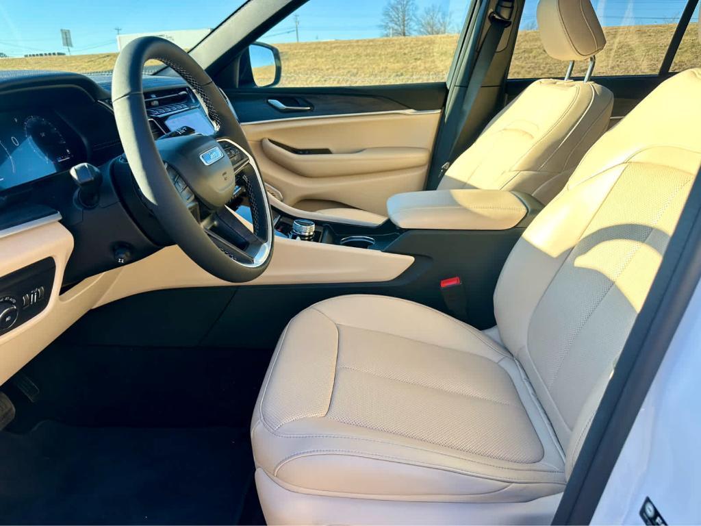 used 2025 Jeep Grand Cherokee car, priced at $44,995