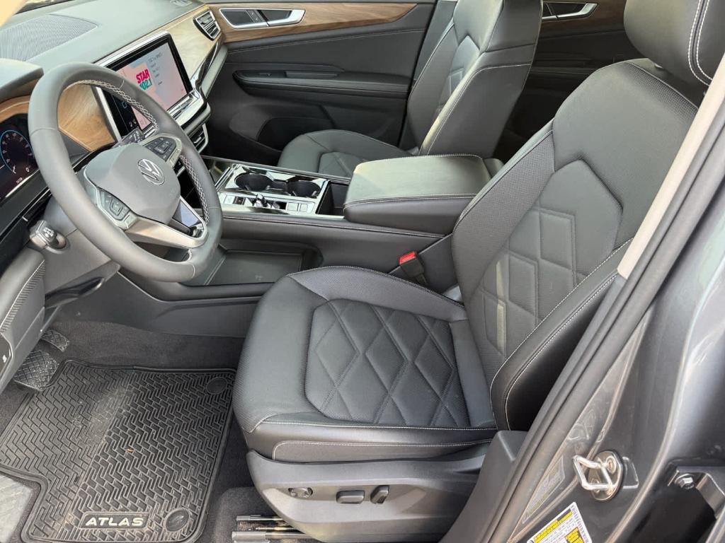 used 2024 Volkswagen Atlas car, priced at $32,470