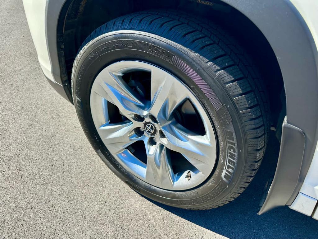 used 2018 Toyota Highlander car, priced at $27,595