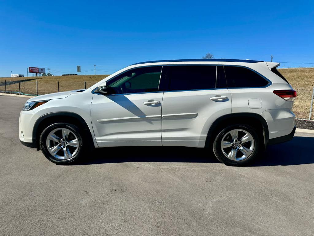 used 2018 Toyota Highlander car, priced at $27,595
