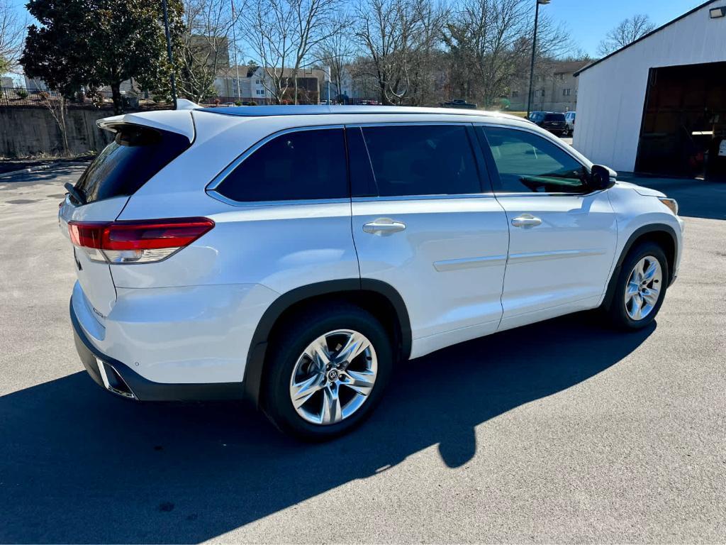 used 2018 Toyota Highlander car, priced at $27,595