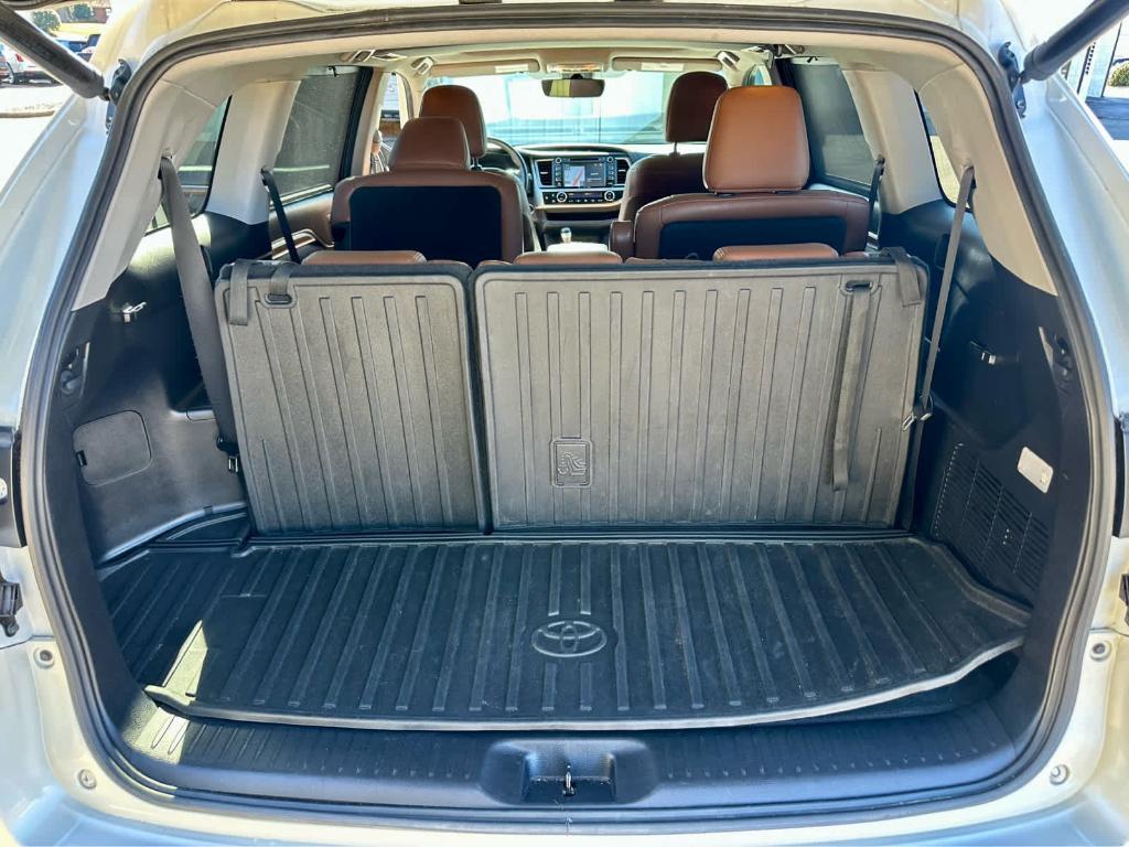 used 2018 Toyota Highlander car, priced at $27,595