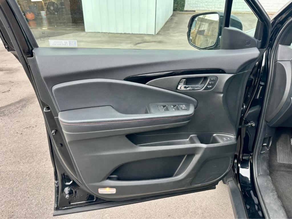 used 2022 Honda Pilot car, priced at $37,995