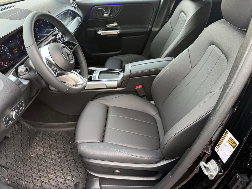 new 2025 Mercedes-Benz GLB 250 car, priced at $47,590