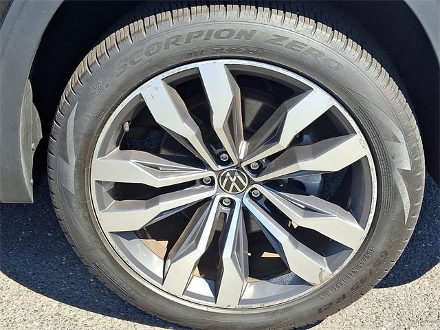 used 2023 Volkswagen Atlas car, priced at $36,999