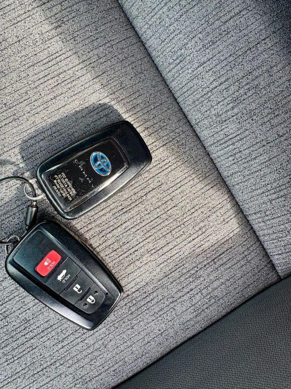 used 2018 Toyota Camry Hybrid car, priced at $15,499