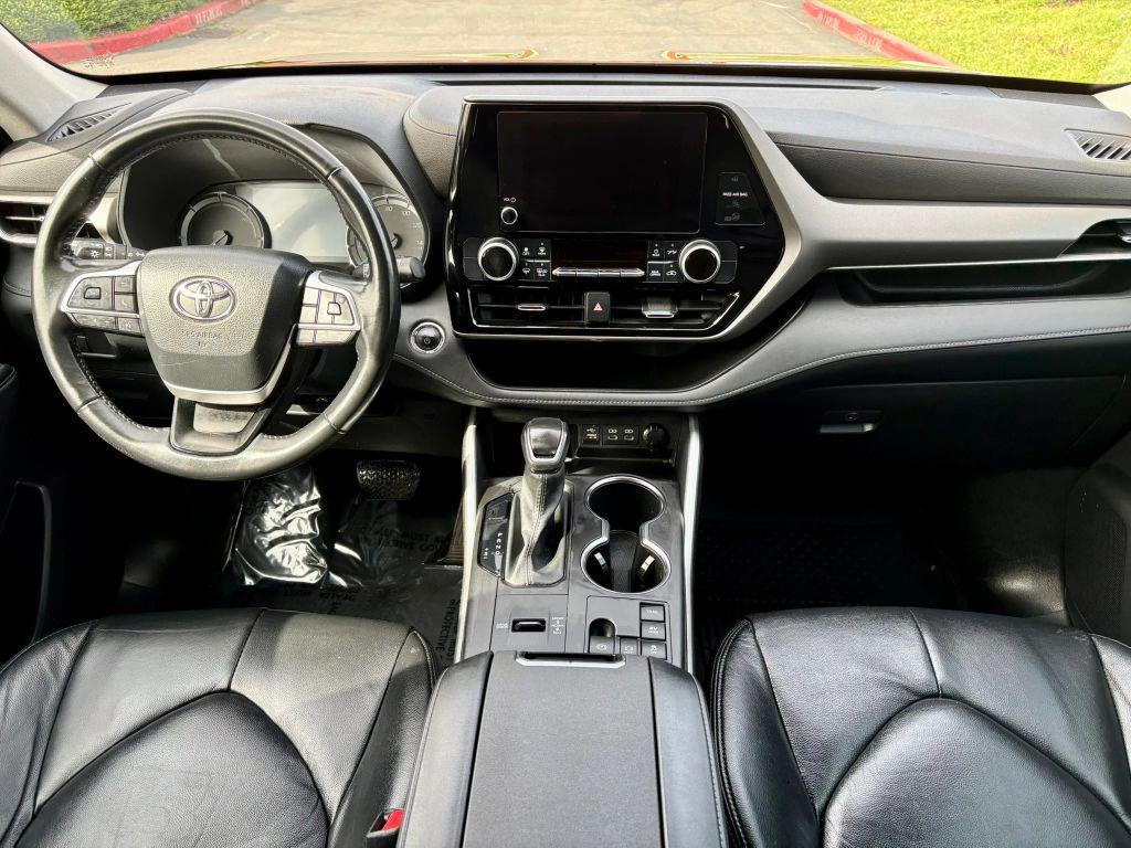 used 2023 Toyota Highlander Hybrid car, priced at $24,999