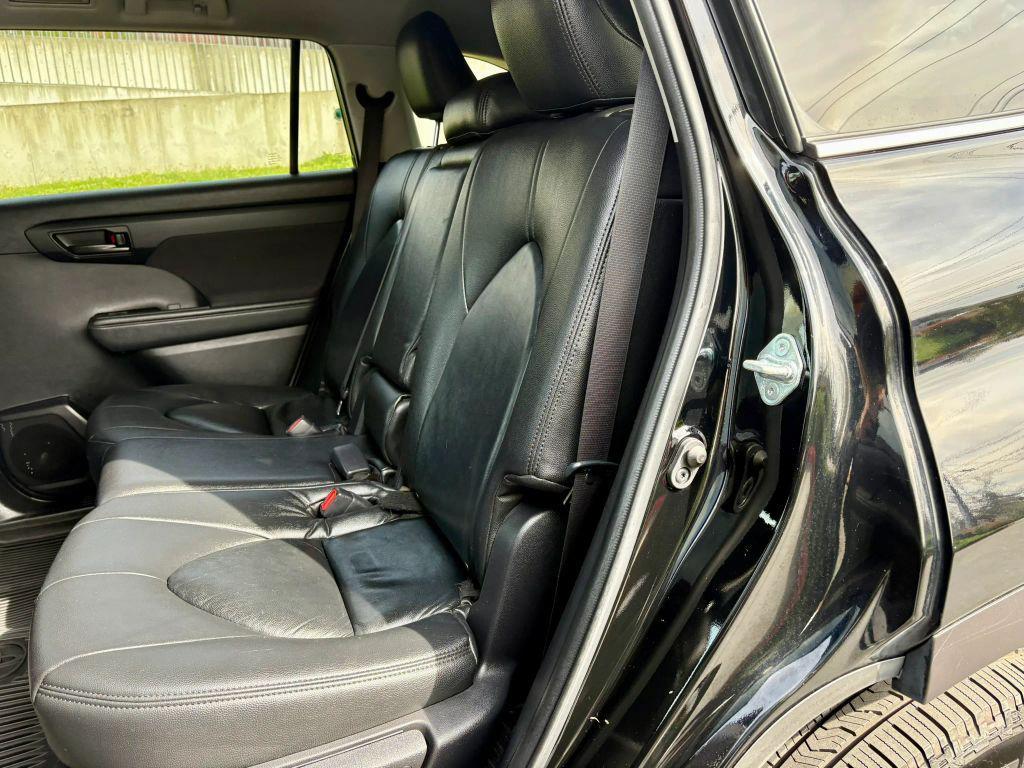 used 2023 Toyota Highlander Hybrid car, priced at $24,999