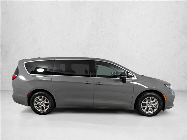 used 2025 Chrysler Pacifica car, priced at $27,088