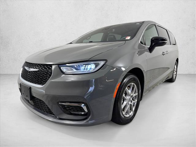 used 2025 Chrysler Pacifica car, priced at $27,088