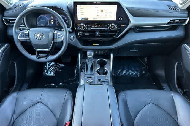 used 2023 Toyota Highlander car, priced at $36,400