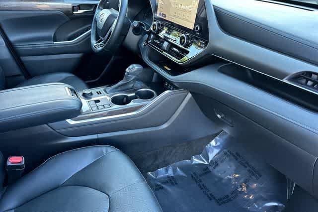 used 2023 Toyota Highlander car, priced at $36,400
