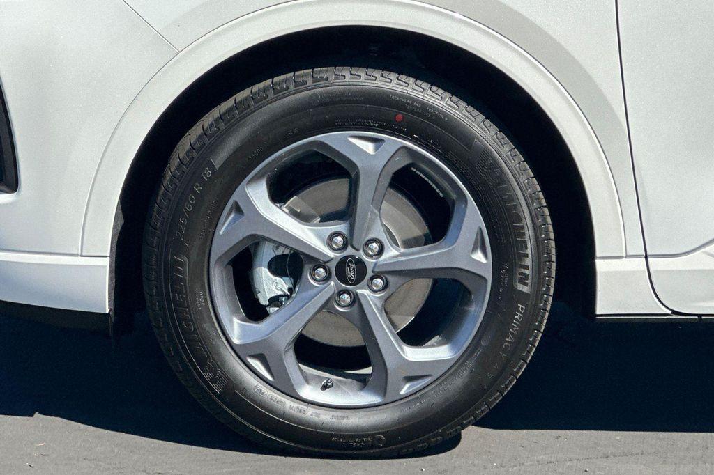 2024 Star White Metallic Tri-Coat Ford Escape