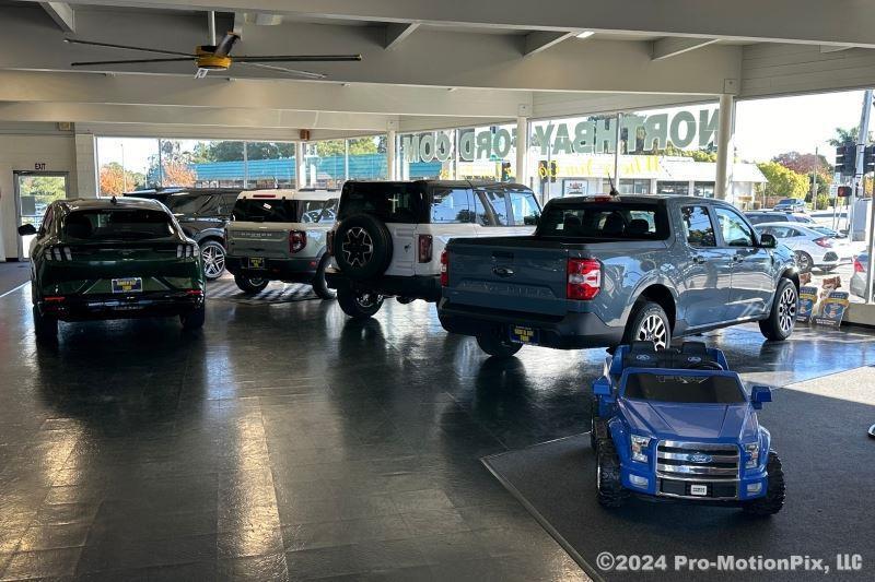 2024 Star White Metallic Tri-Coat Ford Escape