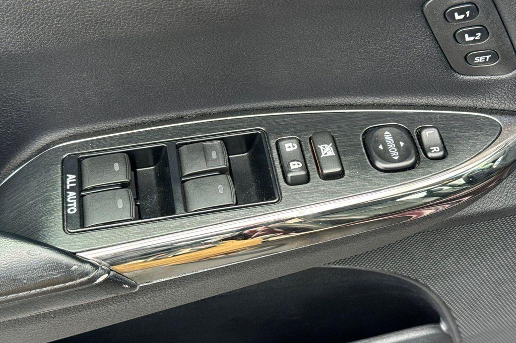 used 2013 Toyota Avalon Hybrid car, priced at $12,899
