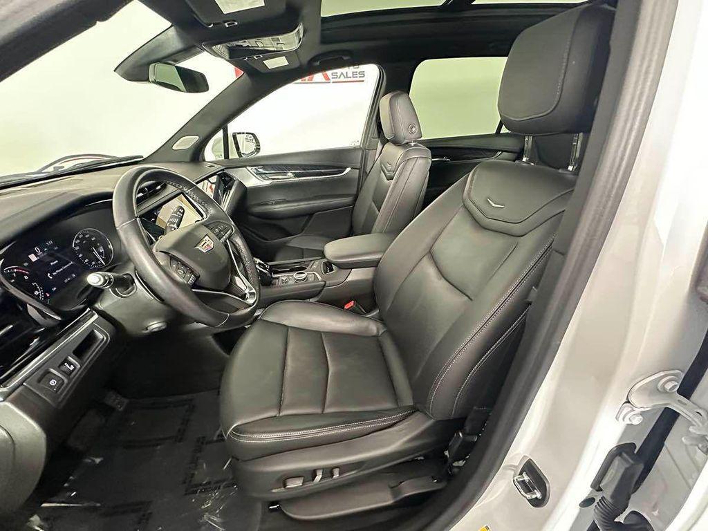 used 2023 Cadillac XT6 car, priced at $34,995