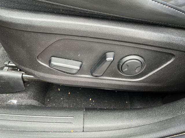 used 2023 Kia Sorento car, priced at $25,652