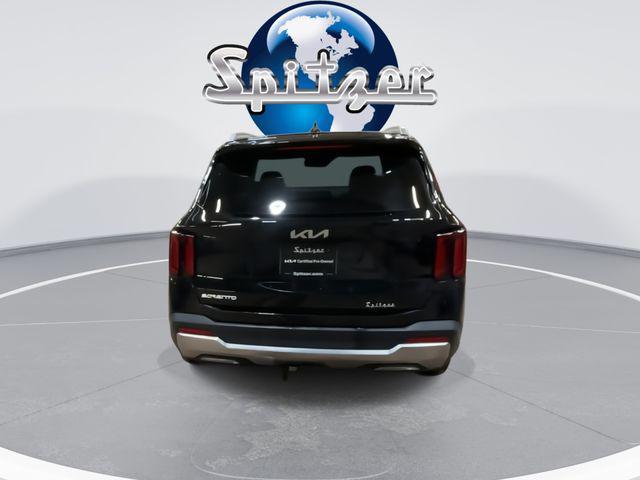 used 2025 Kia Sorento car, priced at $36,621