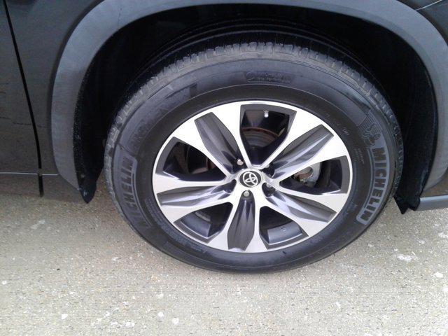 used 2021 Toyota Highlander car, priced at $31,822