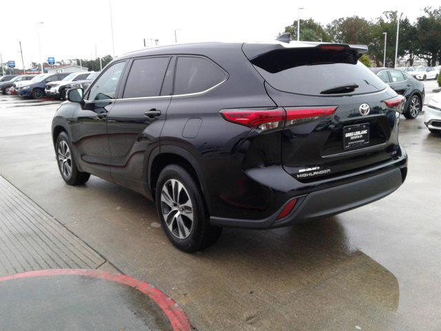 used 2021 Toyota Highlander car, priced at $31,822