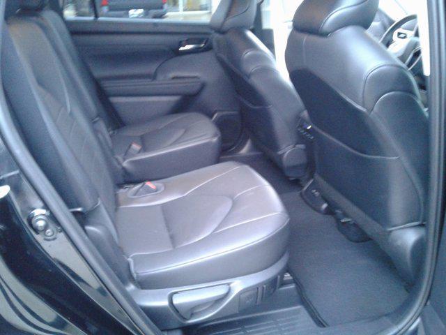 used 2021 Toyota Highlander car, priced at $31,822