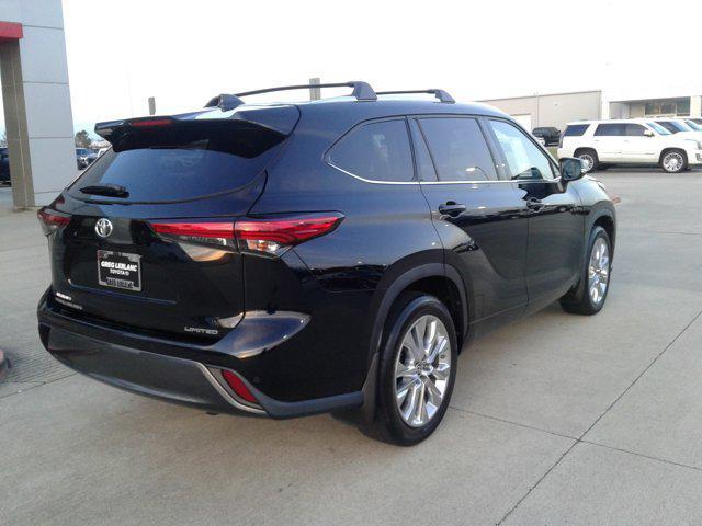 used 2020 Toyota Highlander car, priced at $25,243