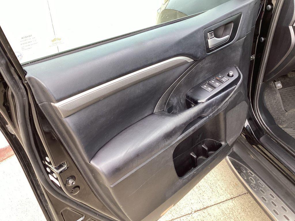 used 2019 Toyota Highlander car, priced at $22,625