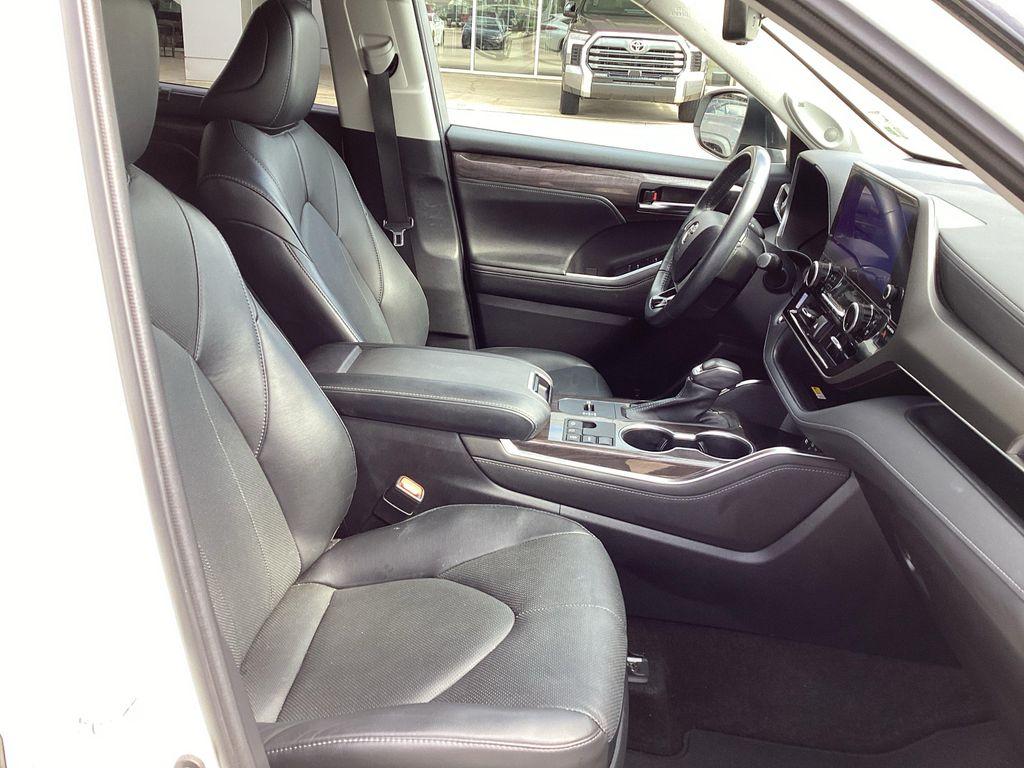 used 2023 Toyota Highlander car, priced at $37,154