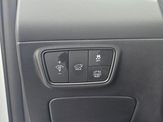 2024 White Pearl Hyundai TUCSON Hybrid