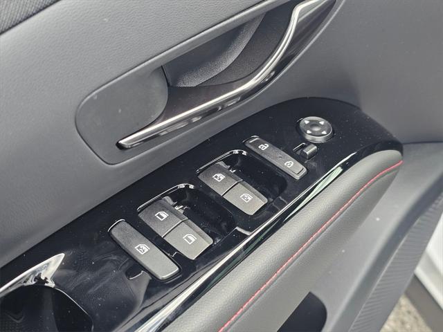 2024 White Pearl Hyundai TUCSON Hybrid