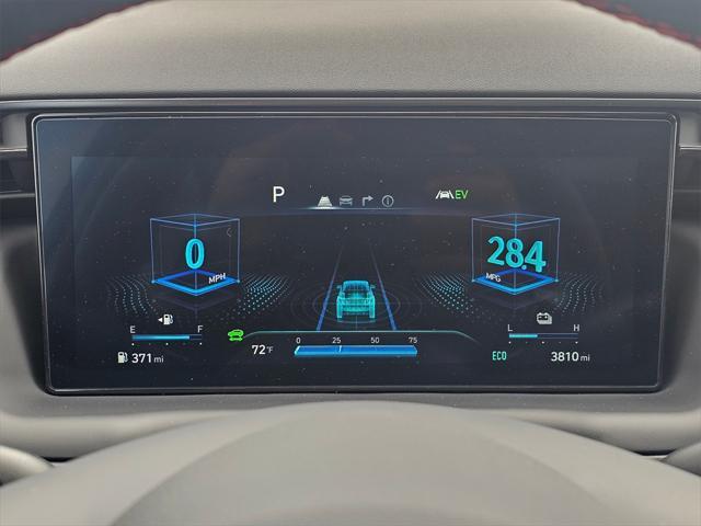 2024 White Pearl Hyundai TUCSON Hybrid