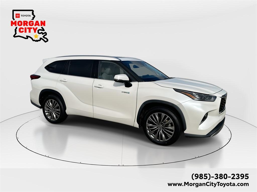 used 2020 Toyota Highlander Hybrid car, priced at $25,497