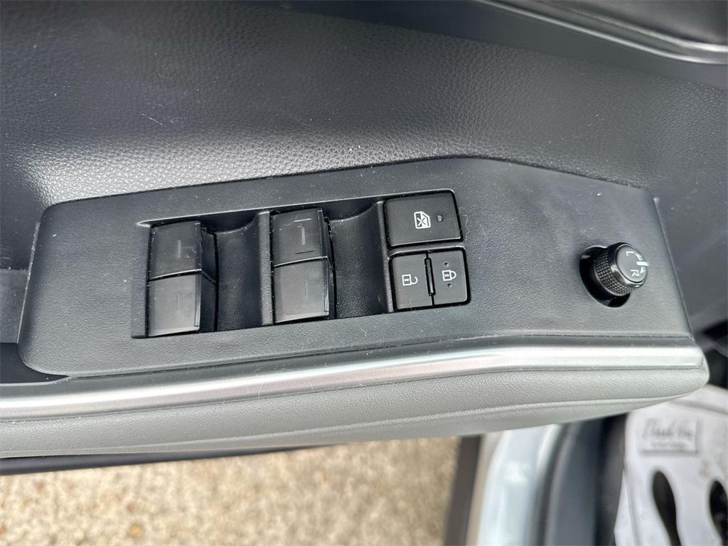 used 2023 Toyota Highlander Hybrid car, priced at $29,322