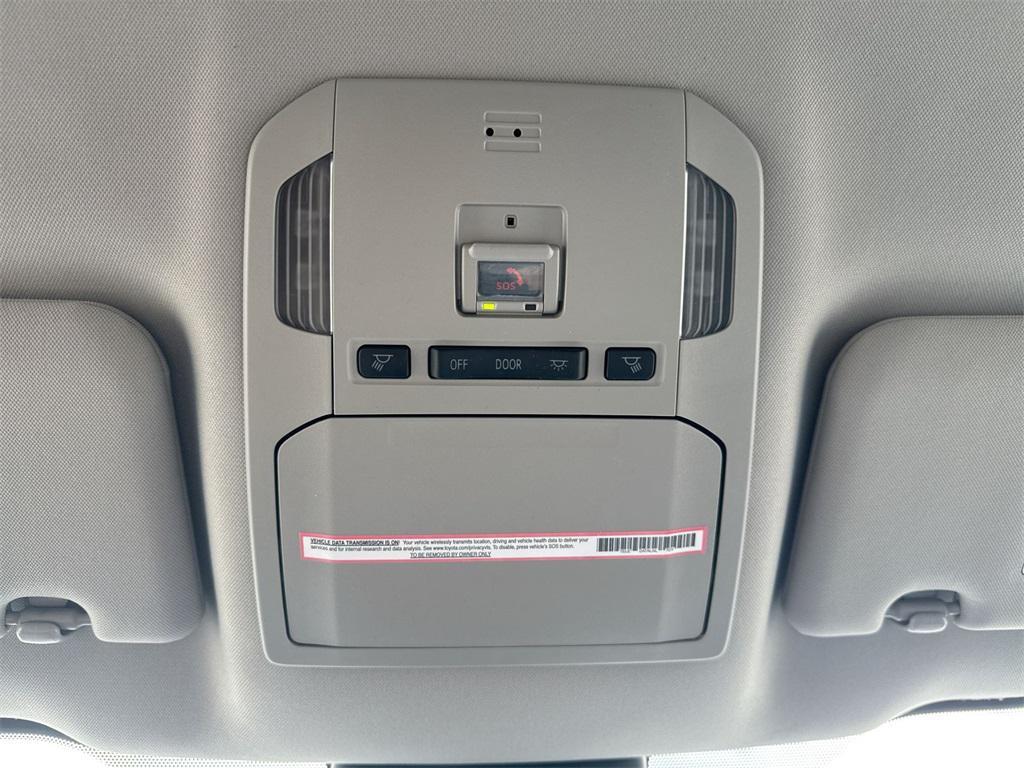 used 2023 Toyota Highlander Hybrid car, priced at $29,322