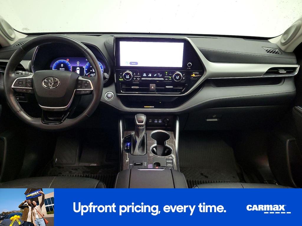 used 2023 Toyota Highlander car, priced at $41,998