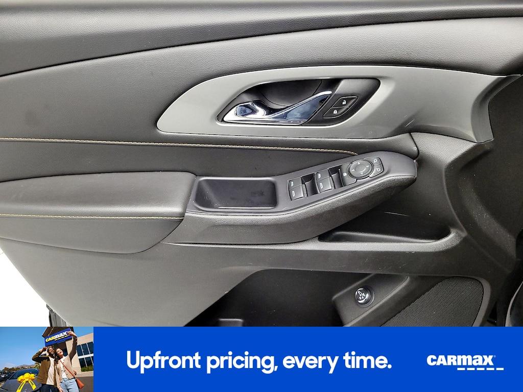 used 2021 Chevrolet Traverse car, priced at $27,998
