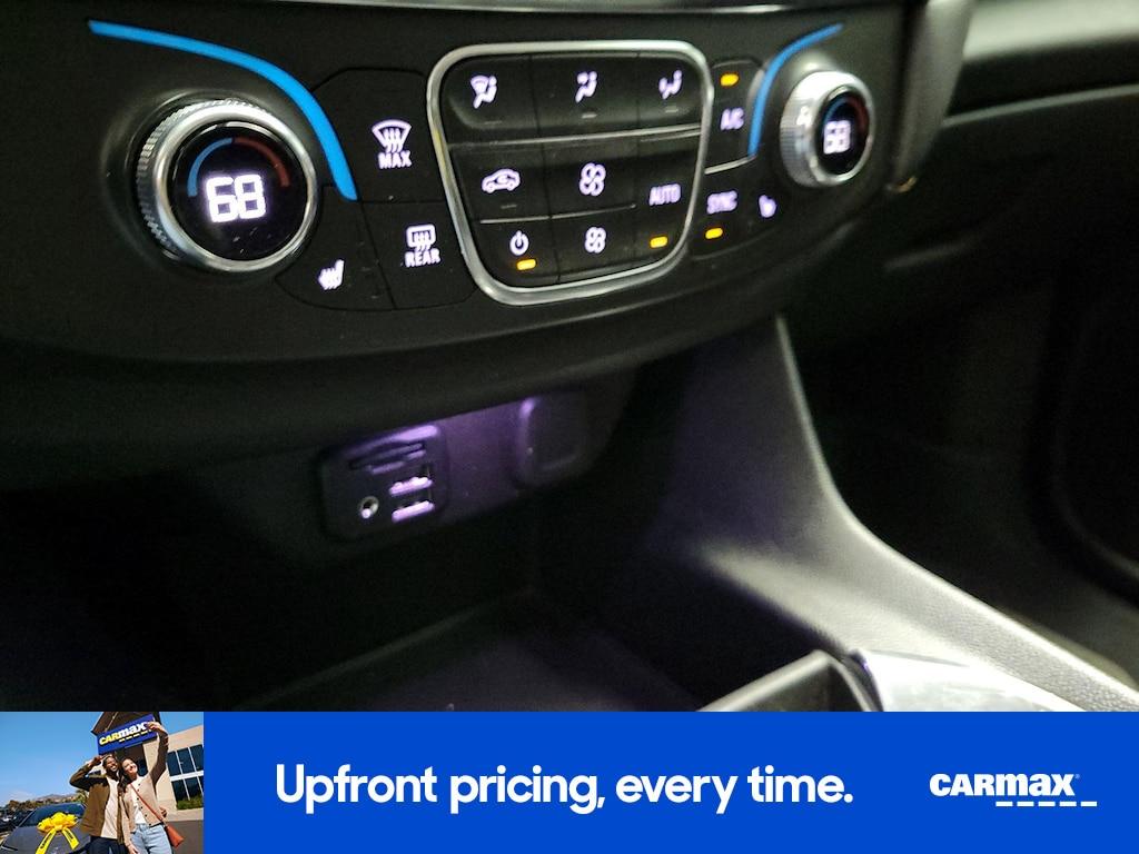 used 2021 Chevrolet Traverse car, priced at $27,998