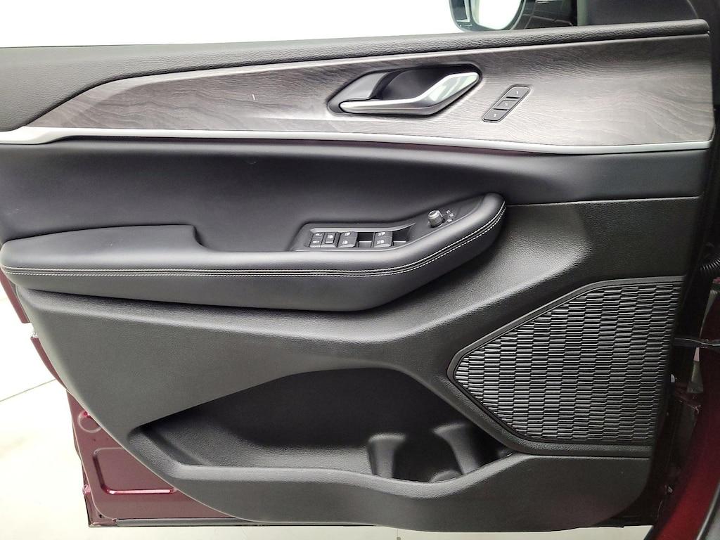 used 2025 Jeep Grand Cherokee car, priced at $41,998