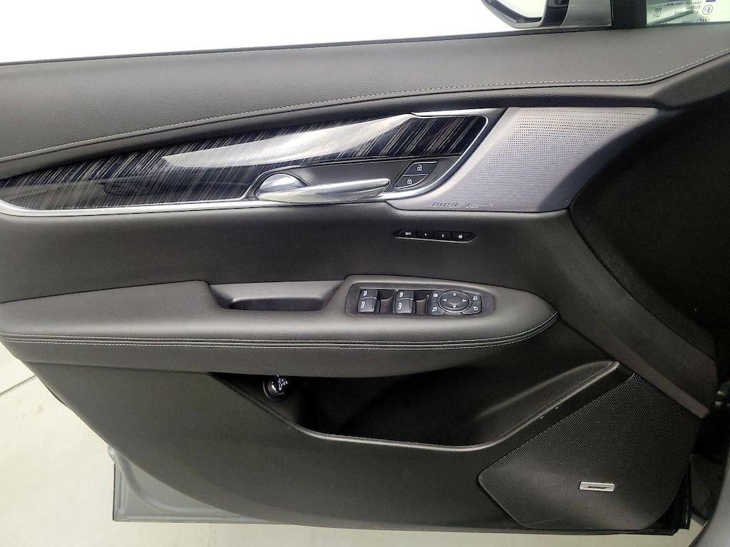 used 2025 Cadillac XT6 car, priced at $40,998