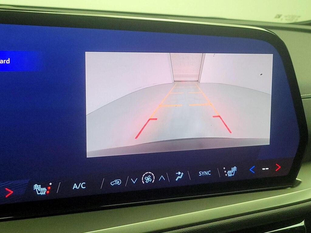 used 2025 Chevrolet Traverse car, priced at $39,998