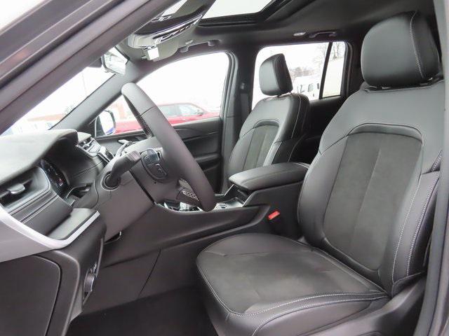 new 2025 Jeep Grand Cherokee car, priced at $40,750