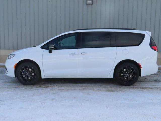 new 2026 Chrysler Pacifica car, priced at $46,498
