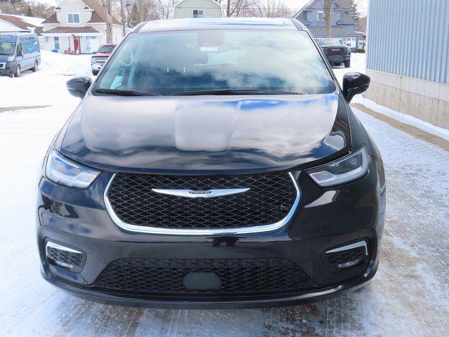 used 2024 Chrysler Pacifica car, priced at $28,277
