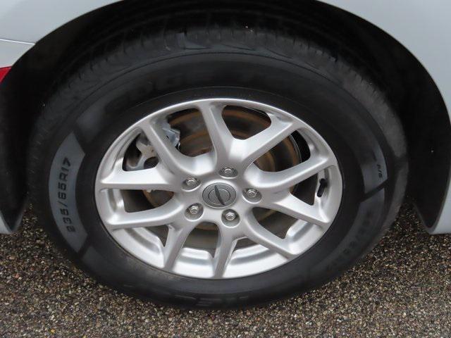 used 2024 Chrysler Pacifica car, priced at $28,581