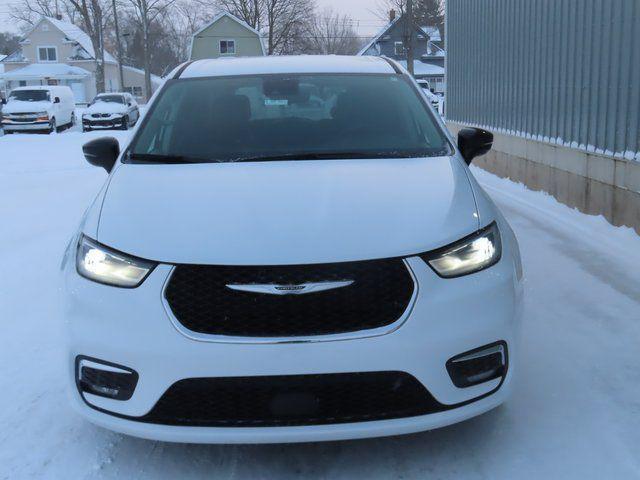 used 2024 Chrysler Pacifica car, priced at $28,497