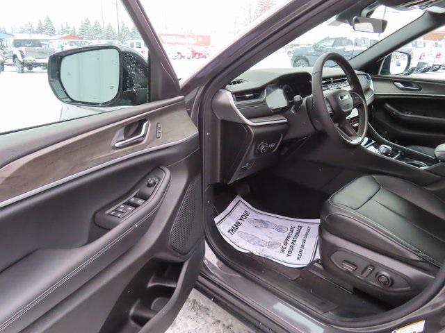 new 2025 Jeep Grand Cherokee car, priced at $45,550