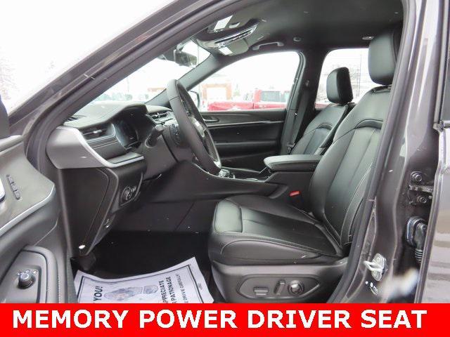 new 2025 Jeep Grand Cherokee car, priced at $45,550