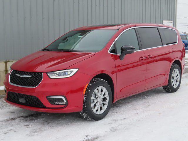 new 2026 Chrysler Pacifica car, priced at $51,513