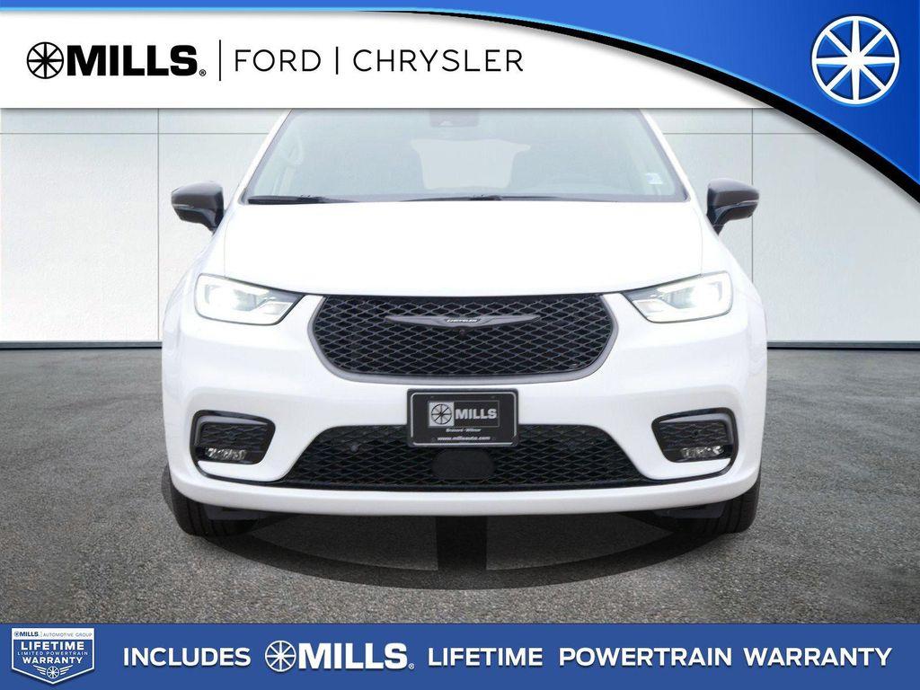 new 2024 Chrysler Pacifica Hybrid car, priced at $48,879